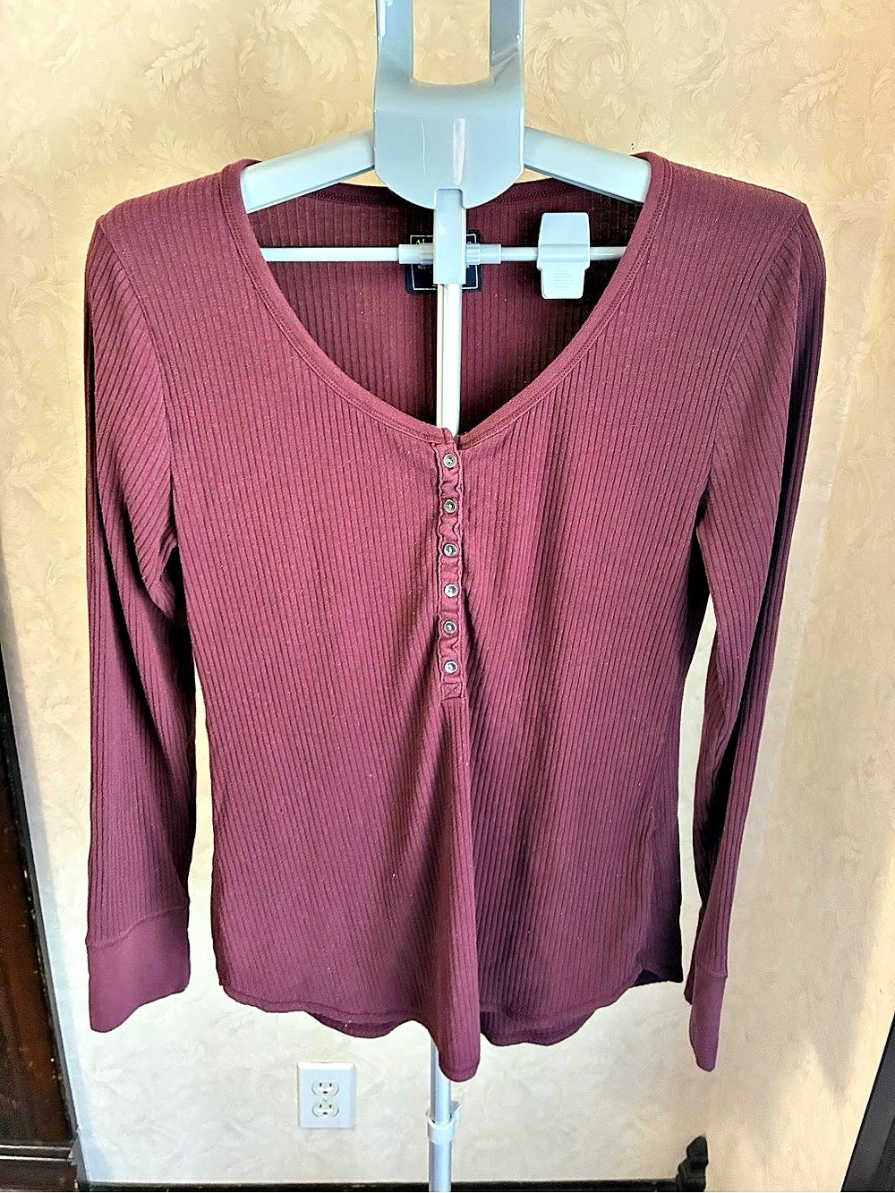 SZ XL Abercrombie & Fitch Long-Sleeve Rib Henley Maroon